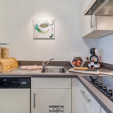 Sealbird - With Wonderful Spacious Terrace Apartmán *